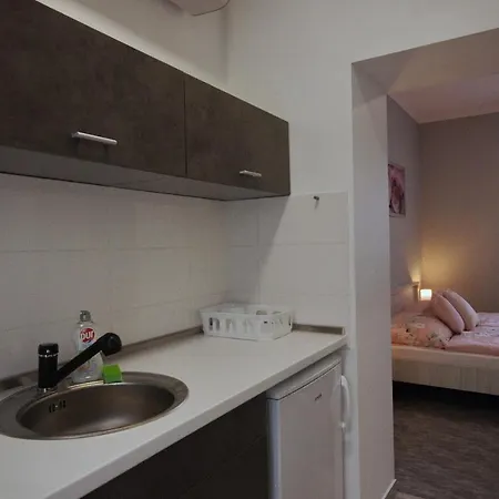 גיולה Happy Moments Apartman מראה חיצוני תמונה